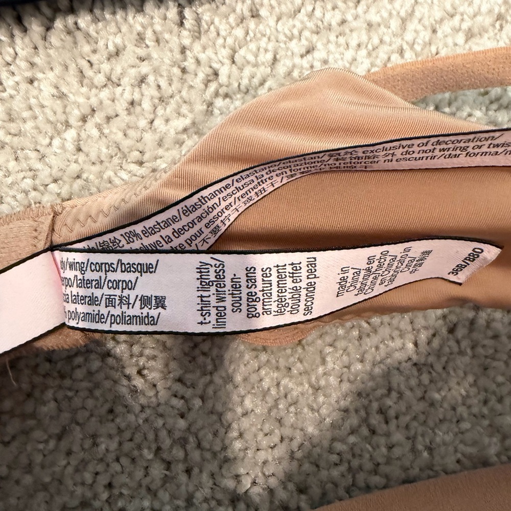Victoria Secret t-shirt lightly lined wireless bras in nude & black - Picture 6 of 6